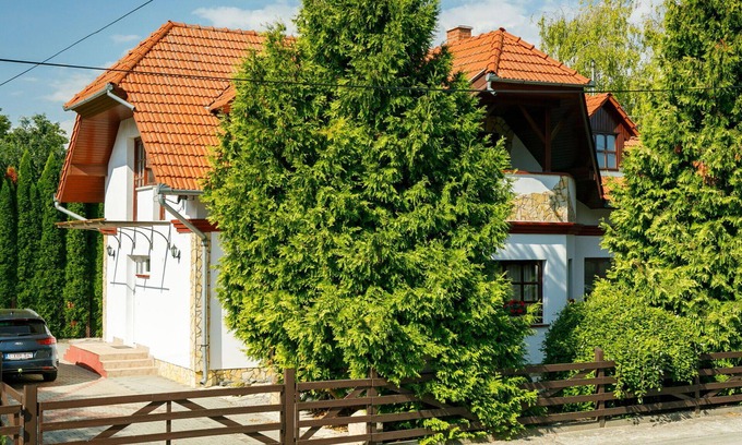 Balatonoszod Maison | Maison de vacances privée avec WIFI, climatisation, TV, terrasse, animaux admis, parking