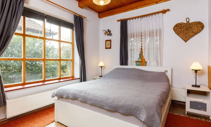 Latrany Maison | Merveilleuse maison de vacances privée pour 5 personnes avec WIFI, TV, terrasse et parking