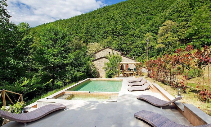 Sansepolcro Villa | Maison de vacances privée avec WIFI, piscine privée, bain à remous, TV, patio, animaux admis