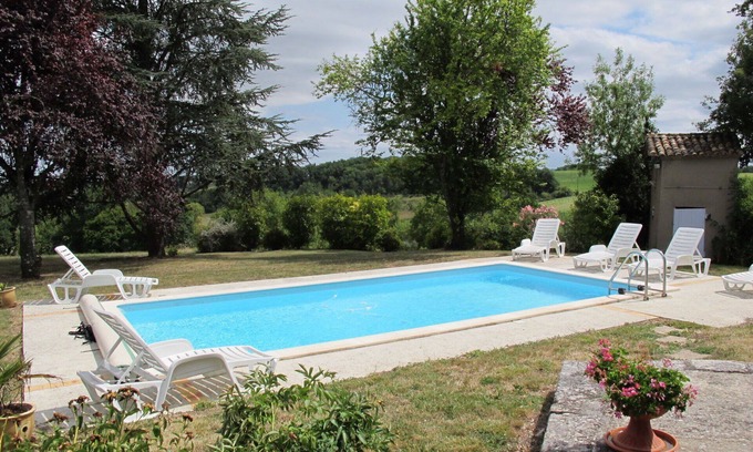 Lalandusse Villa | Maison de vacances privée avec climatisation, WIFI, piscine privée, TV, terrasse, animaux admis