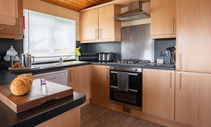 Kinross Maison | Wonderful private villa for 6 people with WIFI, TV, balcony, pets allowed and parking