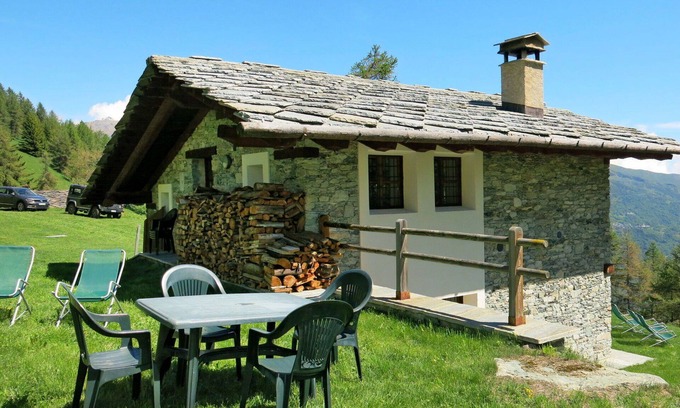 Sampeyre Maison | Belle maison de vacances privée pour 9 personnes avec TV et patio