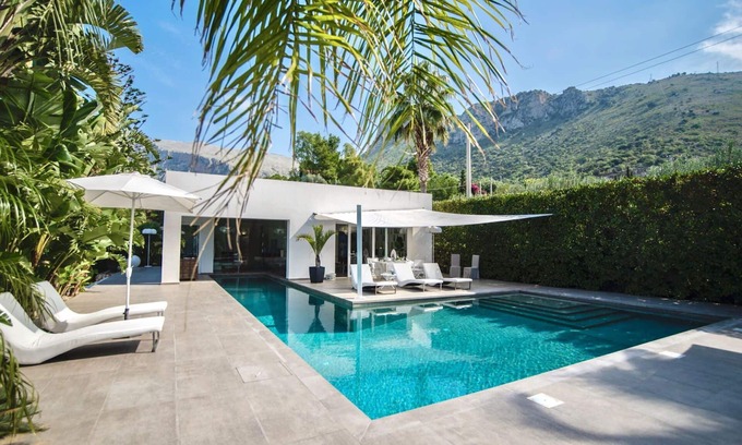 Cinisi Villa | Magnifique maison de vacances privée avec WIFI, climatisation, piscine privée, TV et patio
