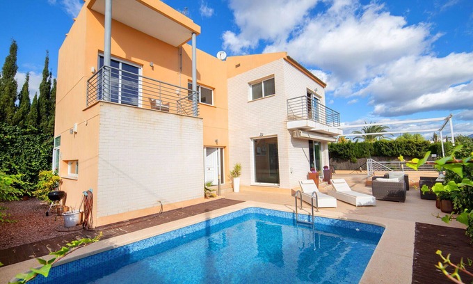 La Colina Maison | Maison de vacances privée avec climatisation, piscine privée, WIFI, TV, patio, animaux admis