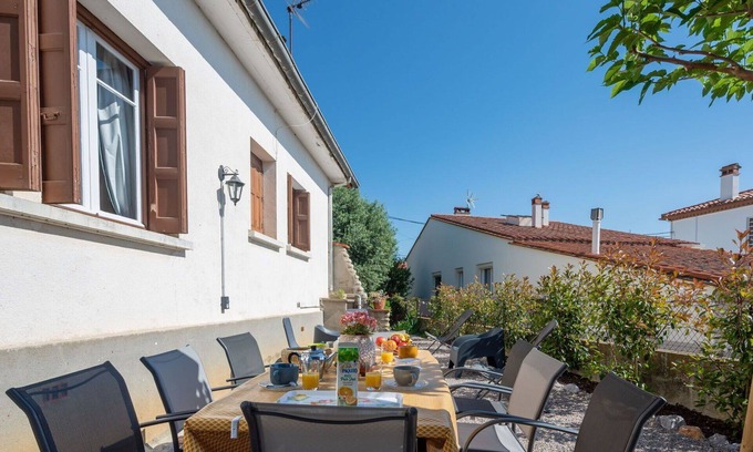 Montauriol Maison | Merveilleuse maison de vacances privée pour 7 personnes avec TV et terrasse