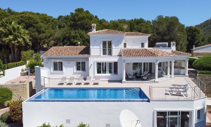 Moraira Villa | Merveilleuse maison de vacances privée avec climatisation, piscine privée, WIFI, TV et terrasse