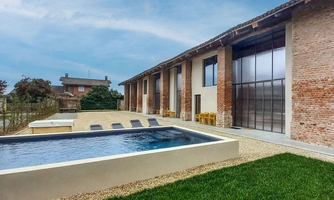 Poirino Villa | Maison de vacances privée avec climatisation, WIFI, bain à remous, piscine privée, TV, patio