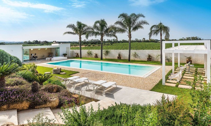 Marausa Villa | Merveilleuse maison de vacances privée avec piscine privée, WIFI, climatisation, TV et terrasse