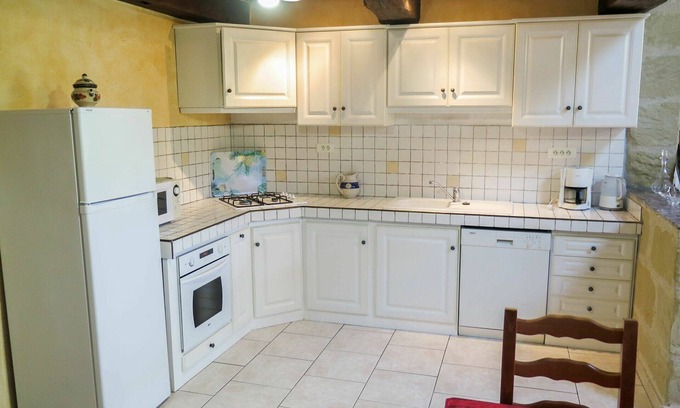 Puymiclan Villa | Belle maison de vacances privée pour 8 personnes avec piscine privée, TV, animaux admis et parking