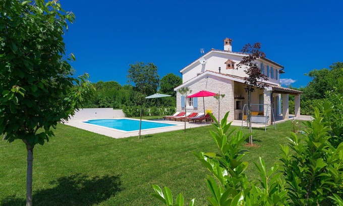 Barban Villa | Maison de vacances privée avec climatisation, piscine privée, WIFI, TV, terrasse, animaux admis
