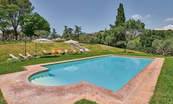Agello Villa | Maison de vacances privée avec WIFI, piscine privée, climatisation, TV, patio, près de Pérouse