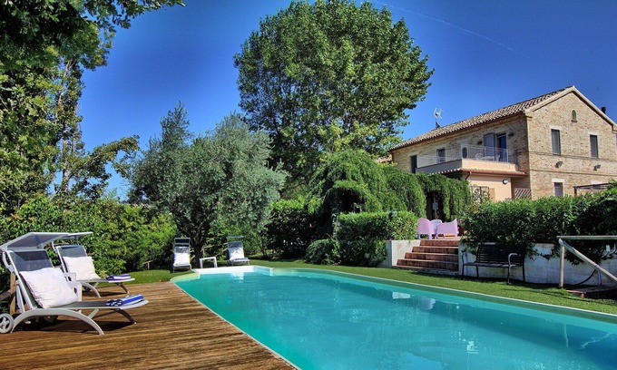 Ostra Villa | Maison de vacances privée avec WIFI, piscine privée, climatisation, TV, patio, vue panoramique