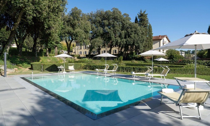 Ronta Villa | Belle maison de vacances privée avec WIFI, piscine privée, bain à remous, TV et vue panoramique