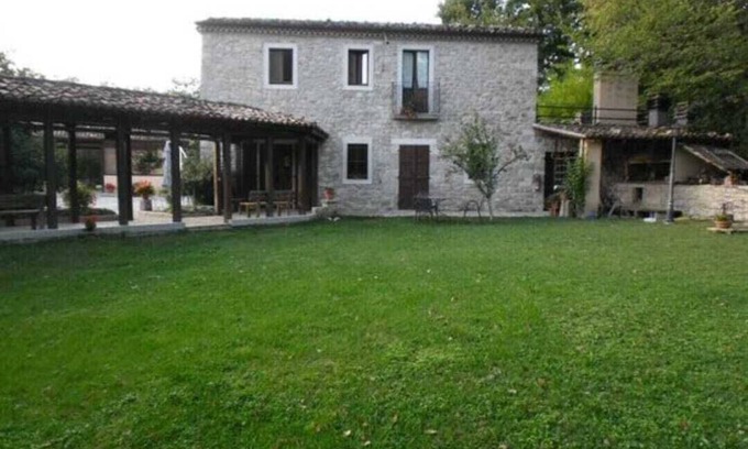 Casalciprano Lit Et Petit-Déjeuner | Wonderful stone farmhouse nestled in nature between forest and stream