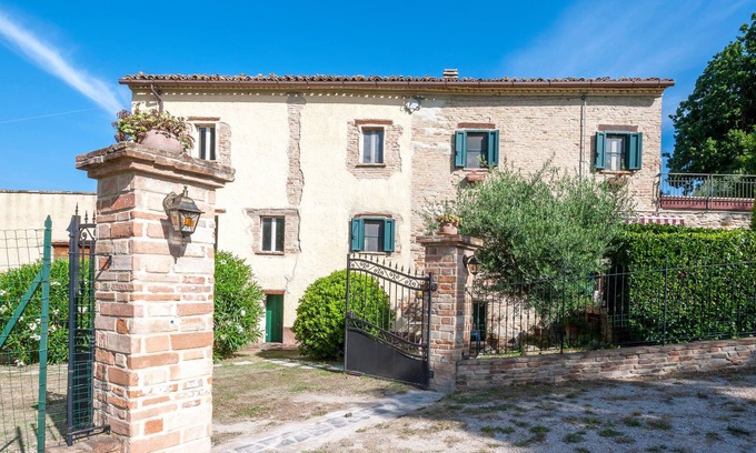 Monteguiduccio Maison | Wonderful vacation home in historical flair.