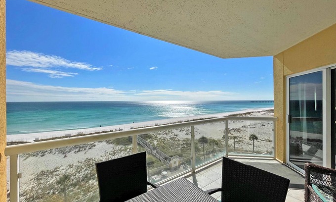 Pensacola Beach Copropriété | Wonderful views of the Gulf from this 5th flr Emerald Isle, Gulf front condo!