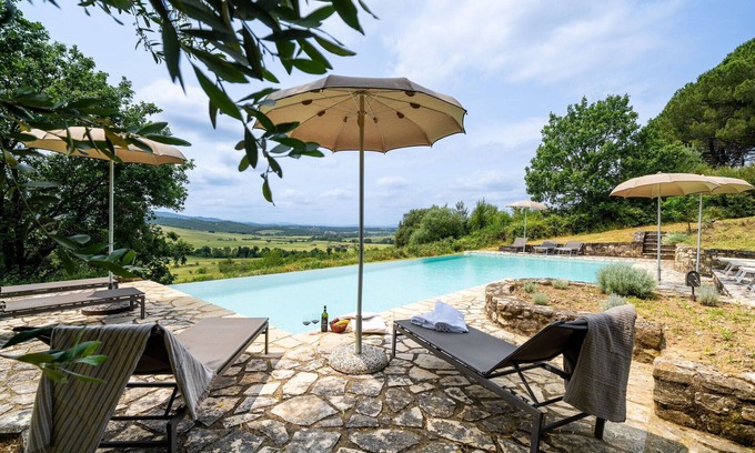 Lilliano Villa | Magnifique maison de vacances avec climatisation, WIFI, piscine privée, TV et vue panoramique
