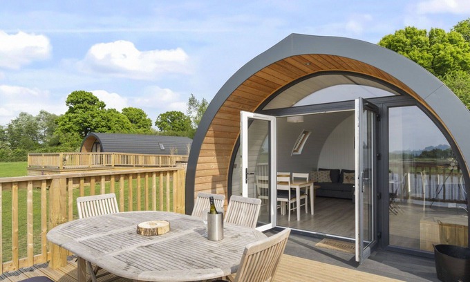 Hertford Maison | Wonderful villa for 6 people with hot tub, TV, terrace and pets allowed