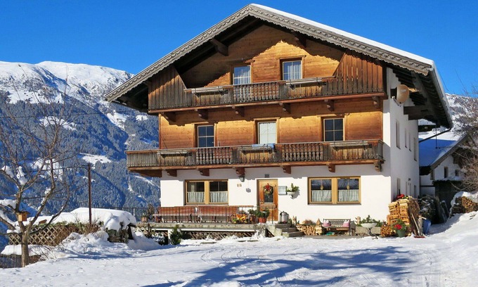 Hainzenberg Villa | Merveilleuse maison de vacances pour 7 personnes avec WIFI, TV, balcon et parking