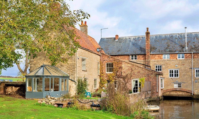 Thrapston Maison | Wonderful villa for 8 people with WIFI, TV, terrace and pets allowed