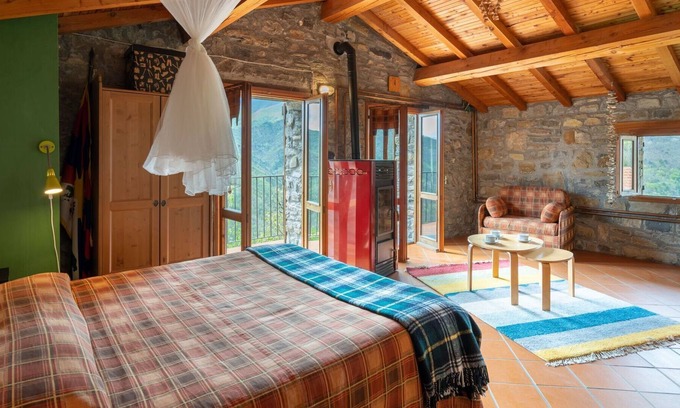 Triora Maison | Agréable appartement pour 8 personnes avec piscine privée, WIFI, TV et balcon