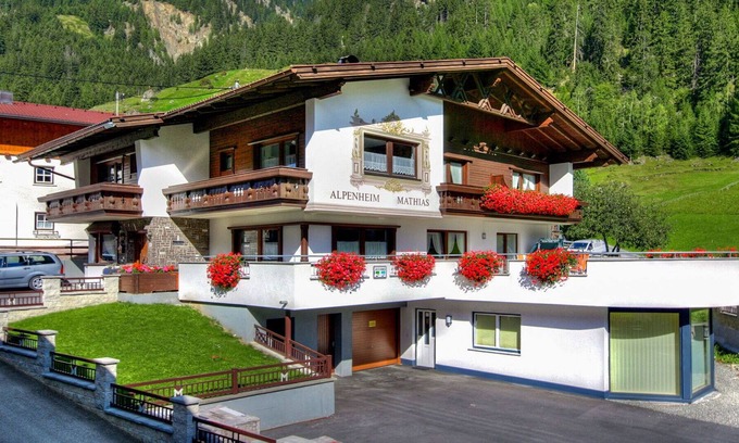 Soelden Villa | Magnifique maison de vacances pour 9 personnes avec WIFI, TV, balcon, animaux admis et parking