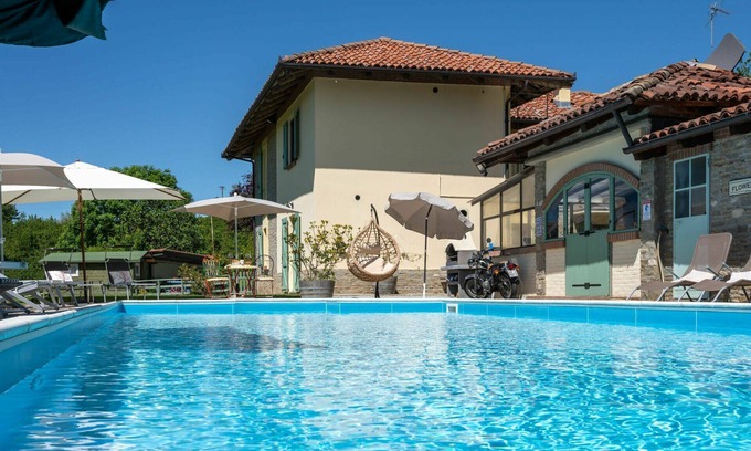 Borgomale Maison | Agréable appartement pour 14 personnes avec WIFI, piscine, TV, balcon, animaux admis et parking