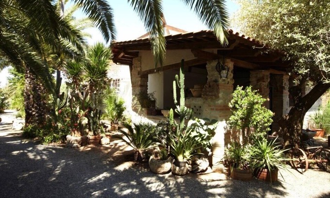San Nicolo Villa | Magnifique villa entourée de verdure luxuriante située au calme plage proche