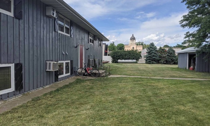 Pierre Appartement | Centrally Located on Pawnee - Apartment # 6