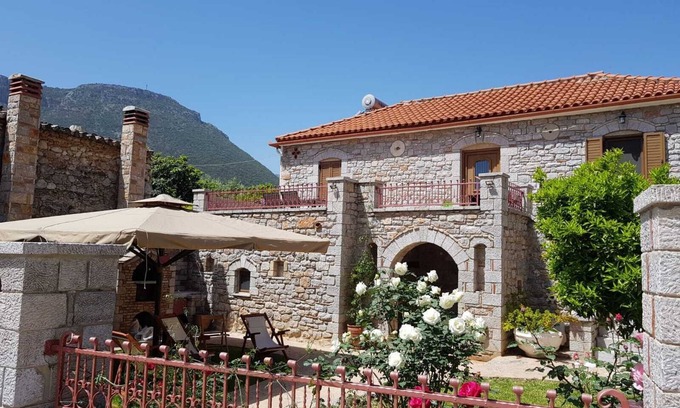 Leonidio Maison | maison traditionnelle en pierre merveilleusement restaurée
