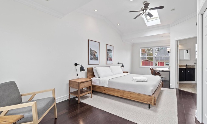 Downtown St. John's Maison | Wood House | King Bd | 2 Queens | Fire Pit