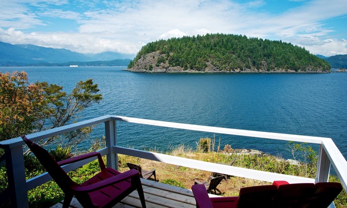 Bowen Island Cabine | POÊLE À BOIS ~ Bord de l'eau ~ Paisiblement isolé dans la nature ~ PLAGE DE NATATION PRIVÉE