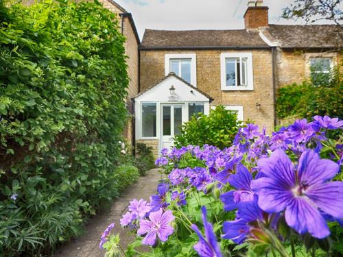 Bourton Maison | Woodbine Cottage