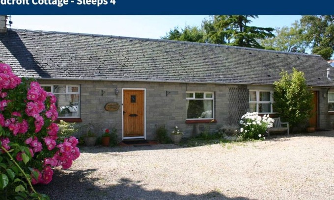 Ayr Cottage | Woodcroft Holiday Cottage à Ayr est situé dans le jardin avec pelouse, face à l'ouest