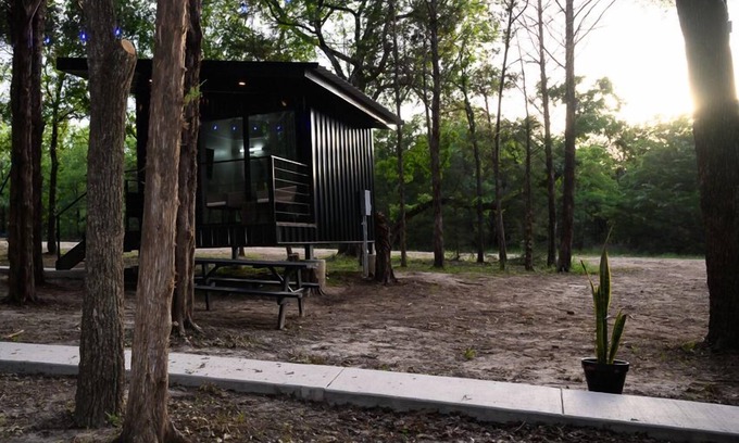 Alvord Cabine | Wooded Retreat w/Pond View near LBJ Grasslands - 4 Cabins/Sleeps 8