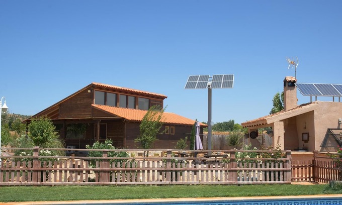 Villanueva de la Fuente Cottage | Maison en bois pour 12 personnes avec piscine