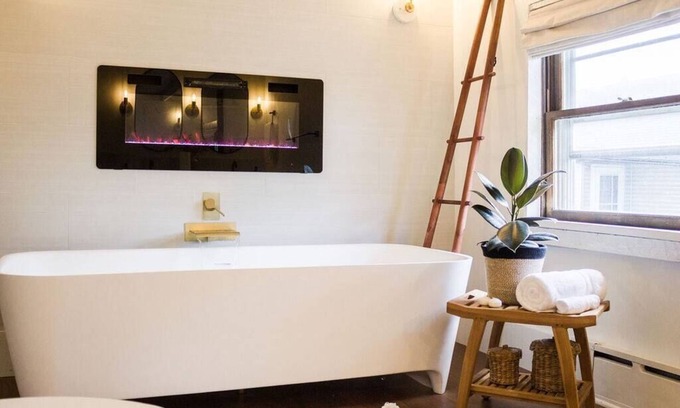 Myerstown Maison | Woodhaven Hideaway: luxe retreat, easy walk to local pool