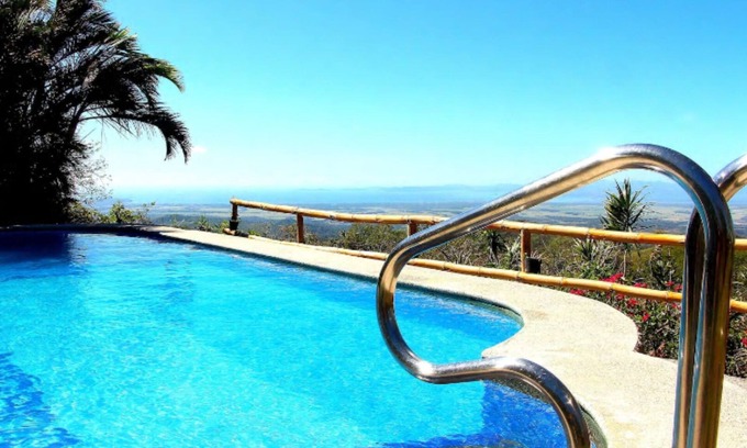 Tajo Alto Maison | MAISON EN BOIS ET PISCINE AVEC GRANDE VUE SUR L'OCÉAN