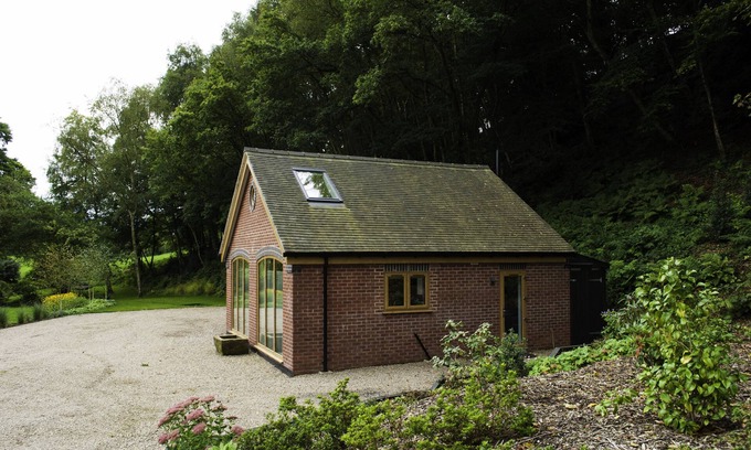Sugnall Maison | Woodland Cottage à Brook House: une retraite rurale accessible en fauteuil roulant