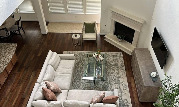 Tomball Maison | Woodlands House 5 mins walk to Plazas, Parks, Restaurants, H-E-B and Movie Theater