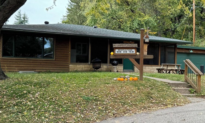 Alma Maison | Woodlands Retreat next to the Mississippi River