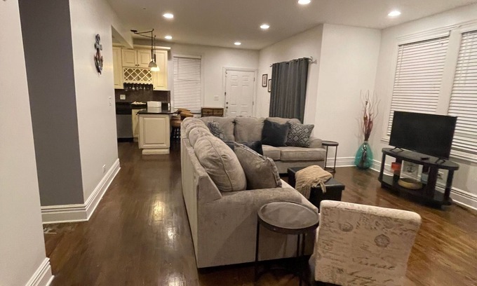 Woodlawn Maison | Woodlawn Oasis...10 Minutes to Dining & Downtown