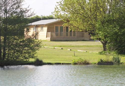 Gumley Maison | Woodpecker Lodge - Brook Meadow - sleeps 4 plus 2 - no pets