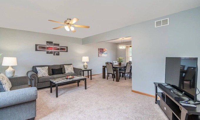 Woodridge Maison | Woodridge FHS Rental