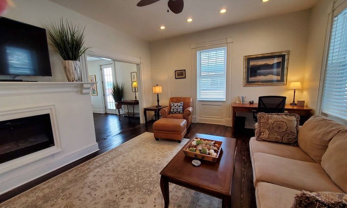 Laurens Maison | Woods Hollow - Upscale renovated home, minutes to All-Star Village