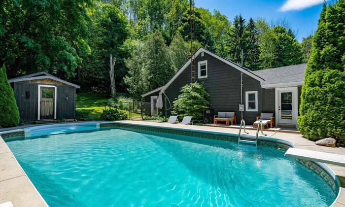 Meaford Cottage | Woodski Mountain Retreat w/Pool & 3+ Private Acres