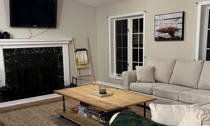 Huron-Kinloss Cottage | Cottage by the Beach with Games Room & Wet Bar