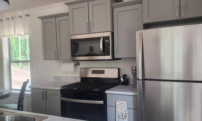 Bryant Maison | Woodsy hideaway, pet friendly!