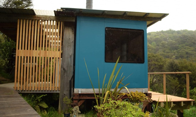 Tata Beach Cabine | Retraite de Woody Mamaku. Séjour Eco proche de la mer et de la nature.