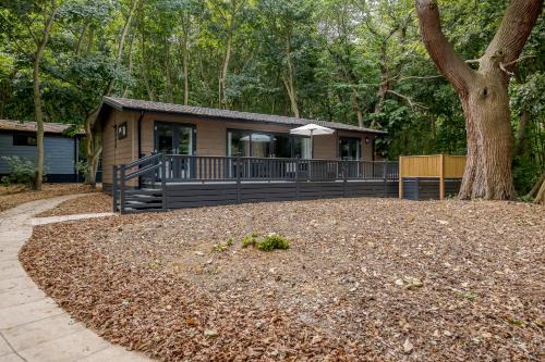 Woolverstone Maison | Woolverstone Marina and Lodge Park